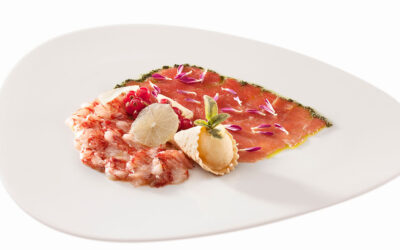 Carpaccio di tonno e gamberi con sorbetto al mango