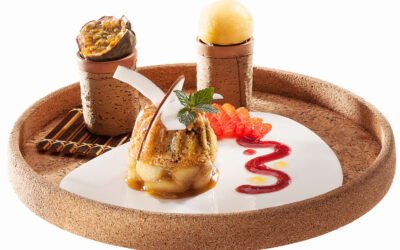 Savarin al cioccolato gianduia con banana flambè e gelato al mango